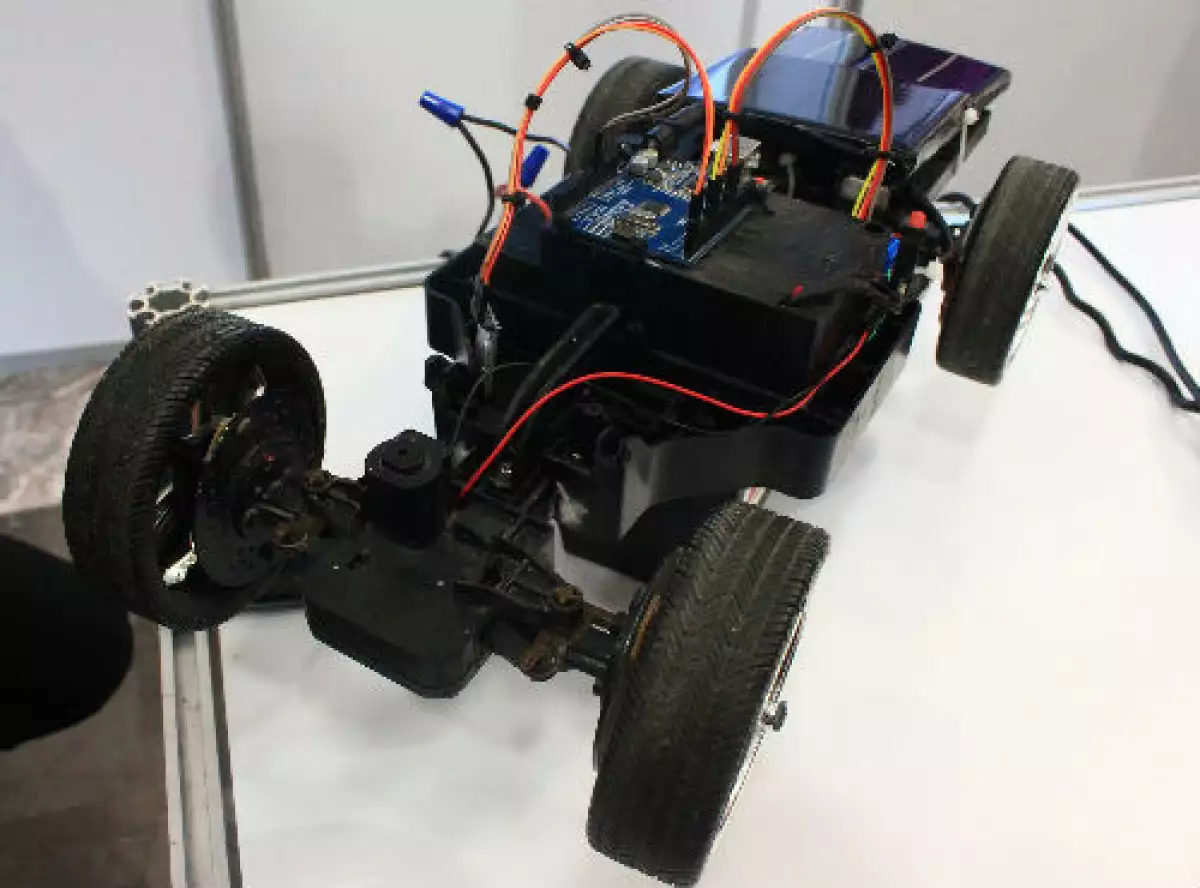 auto el�ctrico de control remoto del IPN