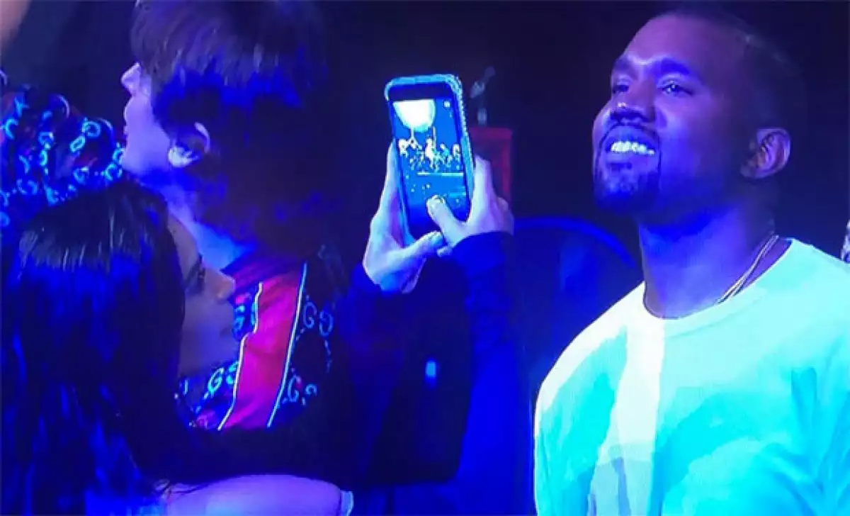 La estrella de reality protagoniza un divertido GIF, ¿caíste en la confusión igual que Kanye?