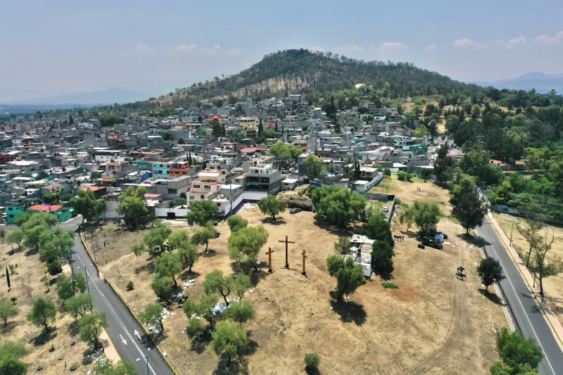 Imagen panorámica de la Ciudad de México en la que se observa la mancha urbana y terrenos deshabitados.