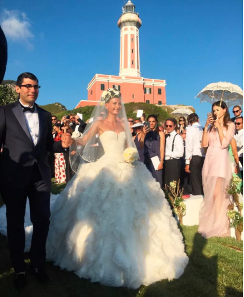 La también editora de W Magazine, Giovanna Battaglia, se casó este fin de semana en Capri en una fiesta que duró tres días y que contó con los invitados más top.