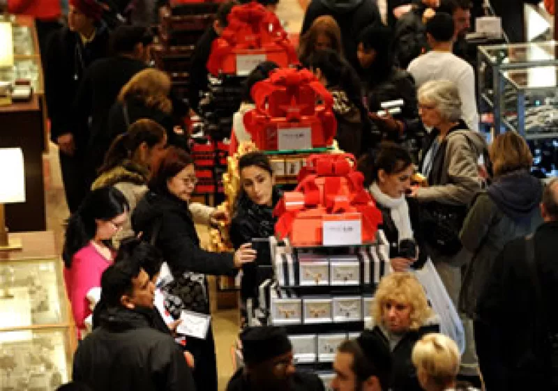 Según una encuesta de TNS Global Market Research, los mexicanos gastarán esta temporada principalmente en ropa, zapatos y accesorios (72%), juguetes (52%), dulces (51%), libros (35%), perfumes y artículos de cuidado personal (33%) y vinos y licores (25%).