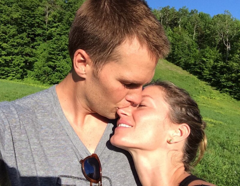 Tom Brady dedicó el más cariñoso mensaje de aniversario a su guapa y famosa esposa.