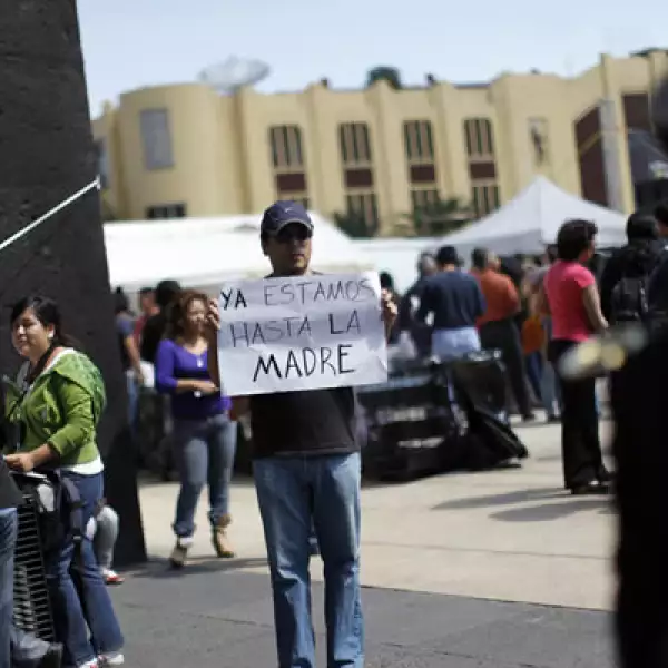 Cientos de personas se concentraron en el Monumento a la Revolución. La violencia que se vive en México y la pobreza fueron las principales causas por las que protestaron.