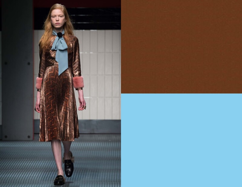 Gucci propone complementar tonos marrón con piezas en azul cielo.
