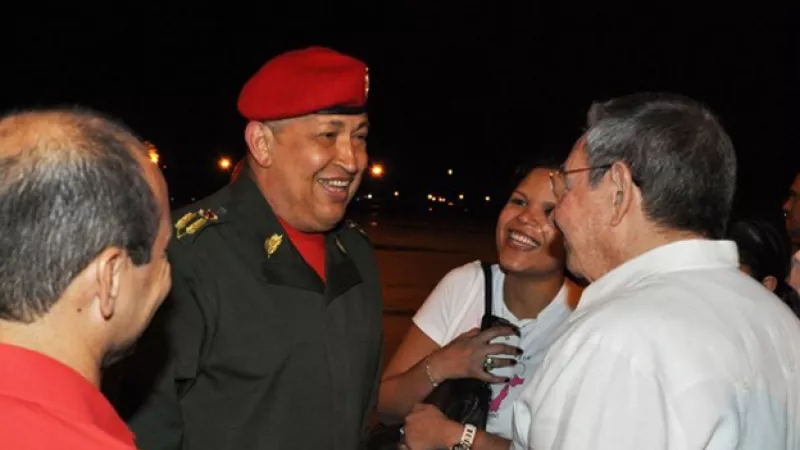 raul castro recibe a chavez en la habana