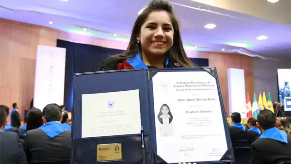 Dafne Almazán