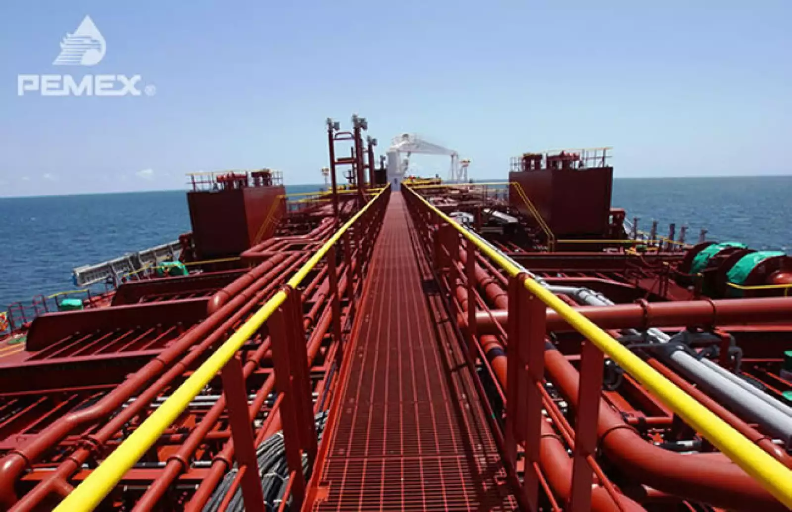 Pueden almacenar hasta  320,000 barriles cada uno, equivalentes a 49,000 toneladas.