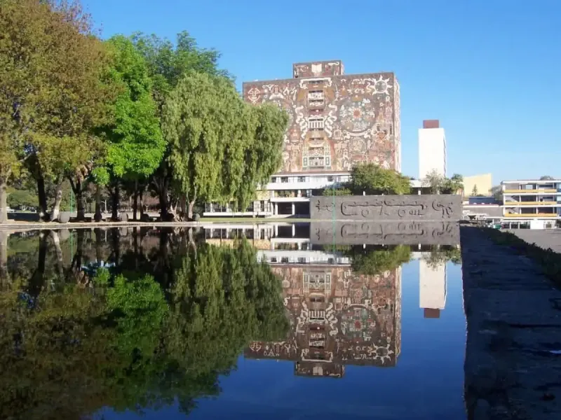 Biblioteca Central de Ciudad Universitaria ubicada en CDMX.