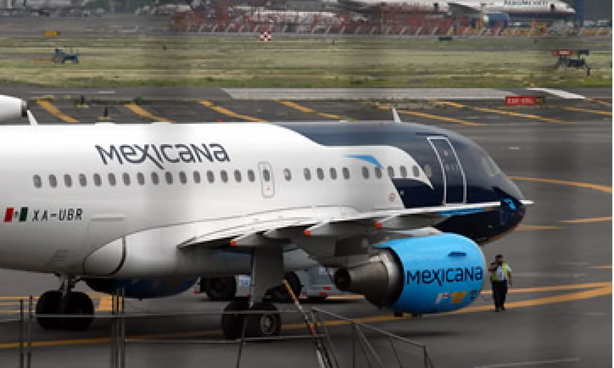 La aerolínea dijo que seguirá atenta a que cualquier grupo interesado muestre los recursos para capitalizarla. (Foto: Notimex)