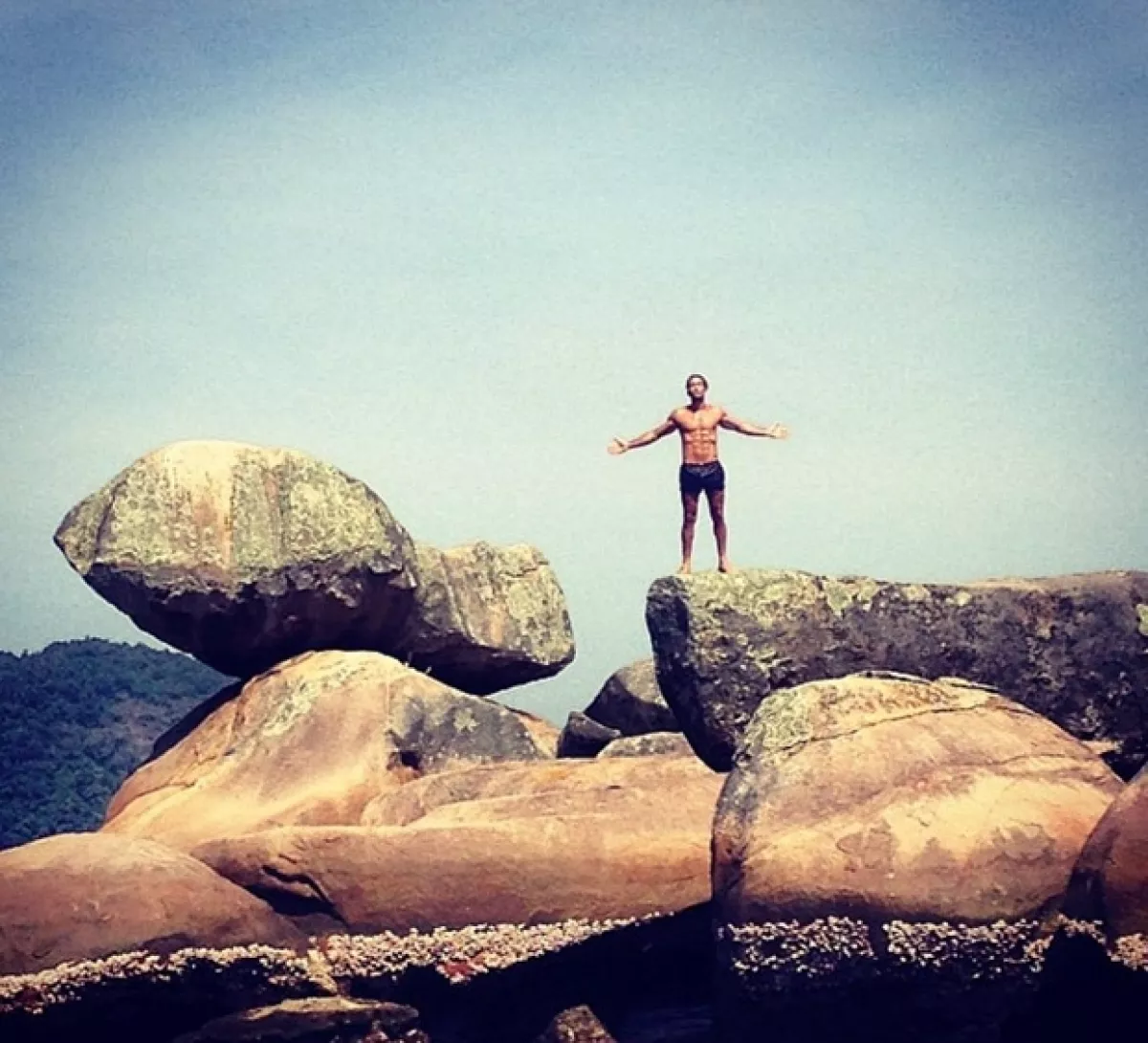 El actor ha pasado el fin de semana disfrutando del clima y del mar de Miami. Ayer por la mañana hizo un chapuzón matutino para iniciar su día. `No conozco mejor forma de empezar un fin de semana que en el mar... Espero que ustedes también disfruten su fin de semana donde más aman estar!´ dijo.