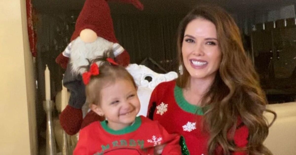 This is how Marlene Favela deals with the tantrum stage of her daughter, Bella