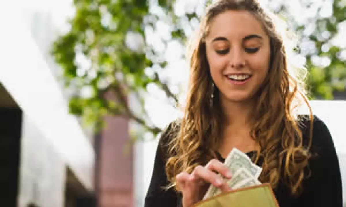 Ahorra por lo menos lo suficiente para ganar lo equivalente al plan de jubilación. (Foto: Thinkstock)