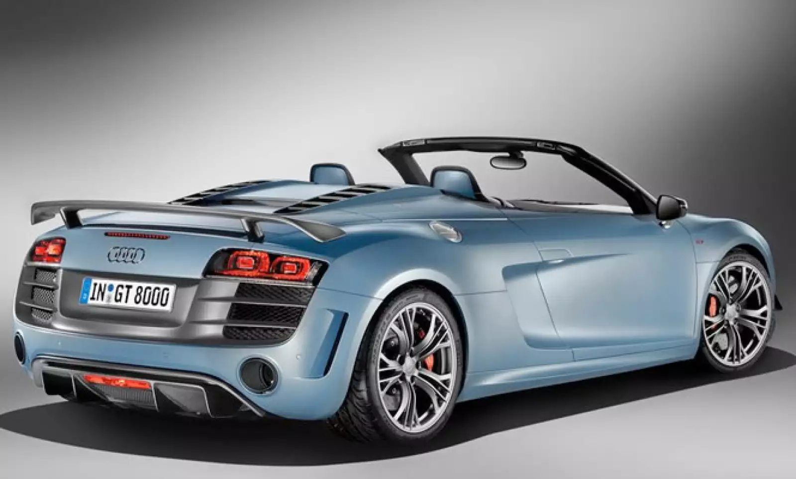 En lo que respecta al peso, éste se ha reducido 85 kilos en comparación con el modelo predecesor (Audi R8 GT) quedando en 1,640 kilos.