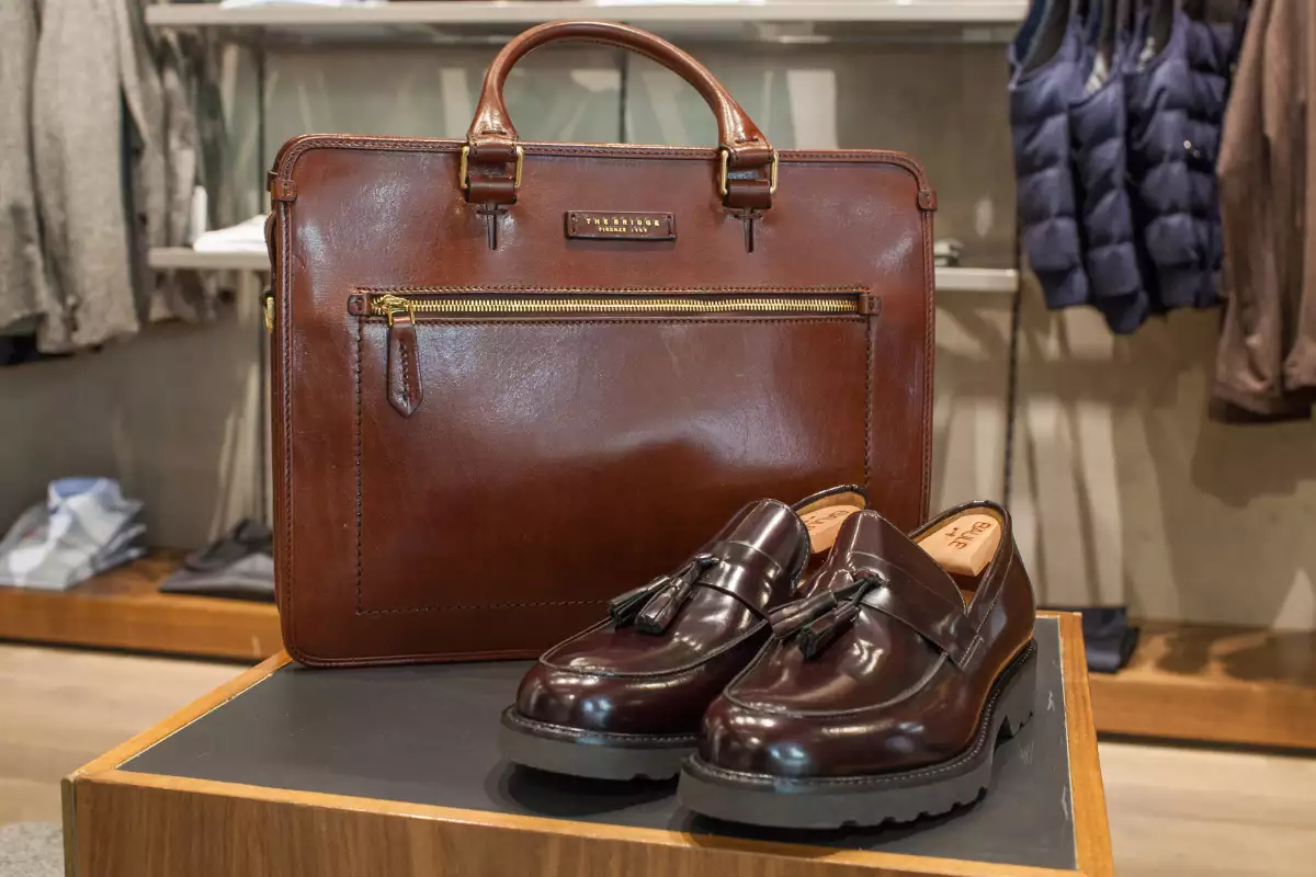 portafolio y mocasines BAULE