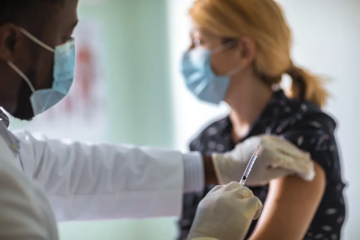 Pfizer vacuna contra el COVID-19. (iStock)