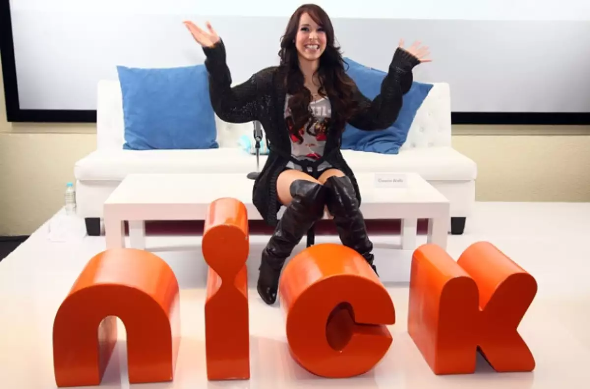 "Tengo 16 años y a lo mejor ya no puedo dirigirme a un público infantil", expresó la cantante y actriz durante su nombramiento como la CelebriNick de Verano Nick 2011.
