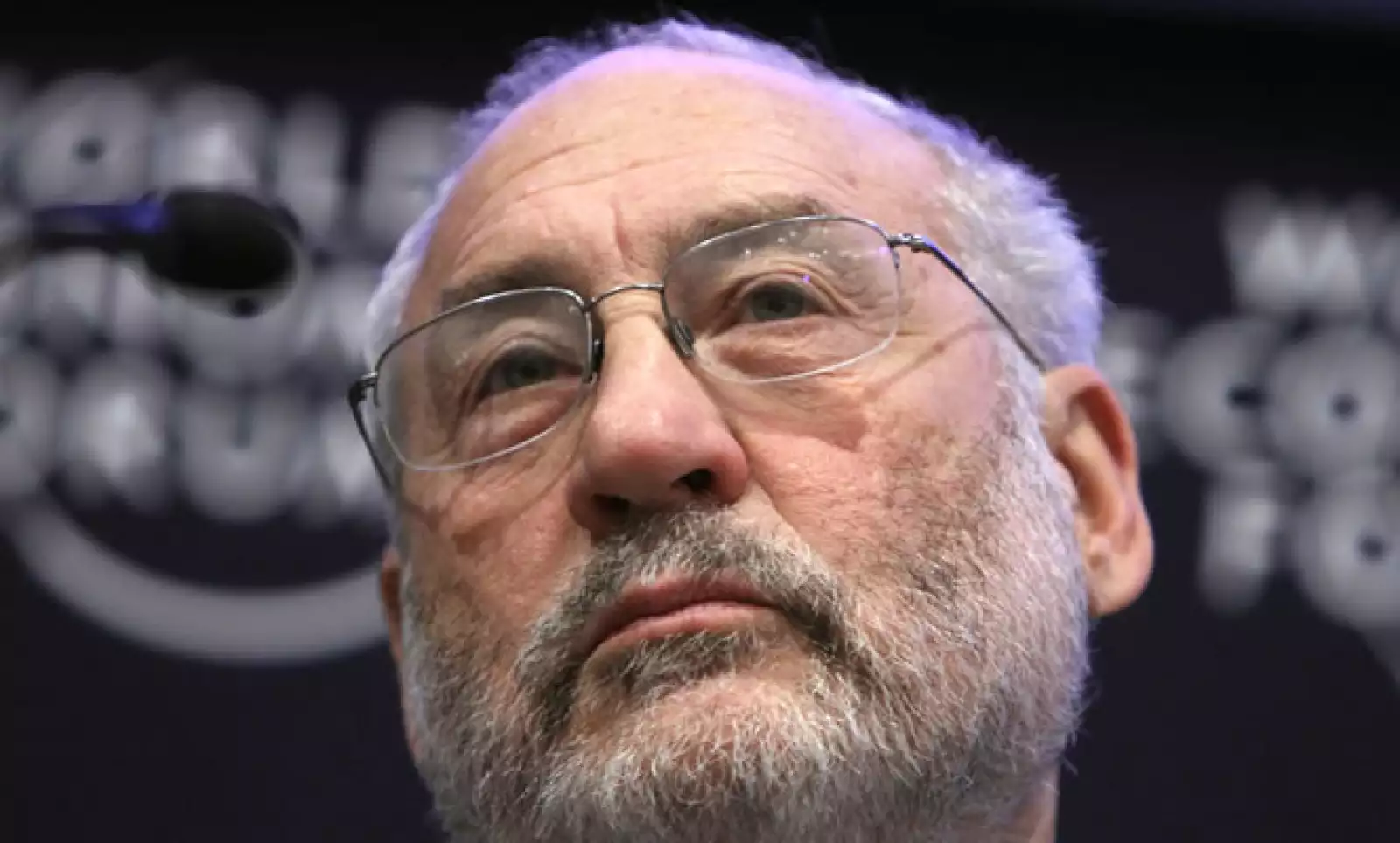Estadounidense de 68 años ganador del Premio Nobel de Economía y actualmente profesor en la Universidad de Columbia. “Ya sea por sus ideas o por sus teorías, Stiglitz siempre causa revuelo por donde pasa”, escribe el economista Gordon Brown.