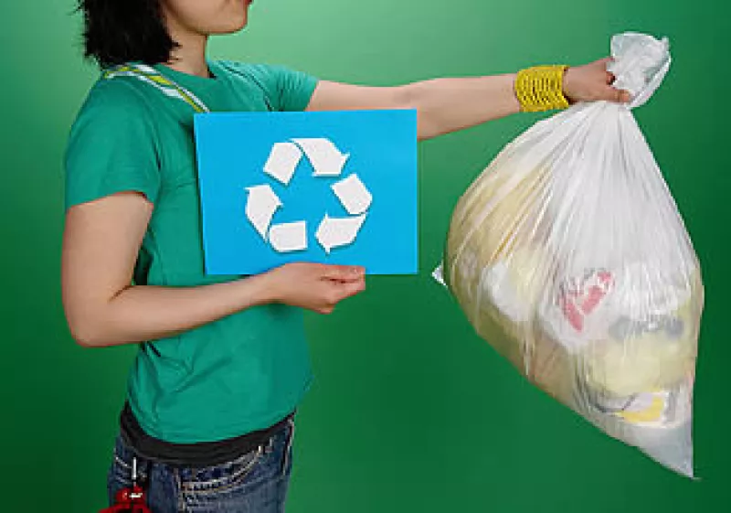 La solución a la contaminación del plástico es mejorar la cultura sobre la disposición y reciclaje de residuos. (Foto: Jupiter Images)