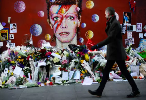 Los fans del artista expresaron así sus condolencias en diversas partes del mundo.