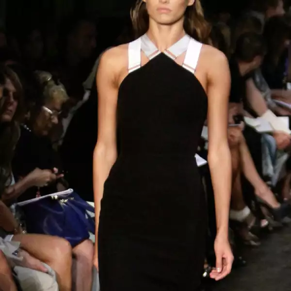 Cintas de materiales sintéticos fungieron como tirantes.