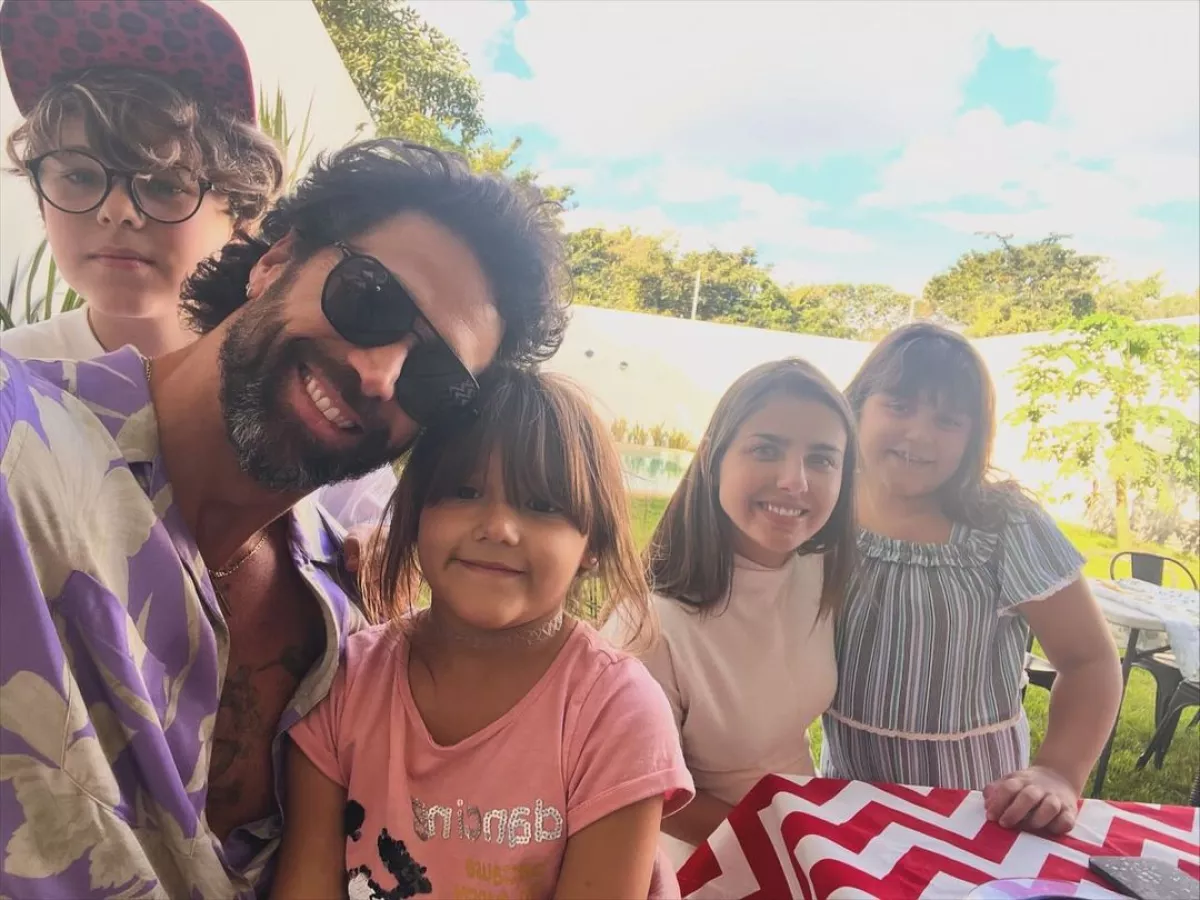  Michelle Renaud y Matías Novoa han formado ahora una familia de cuatro con sus respectivos hijos.