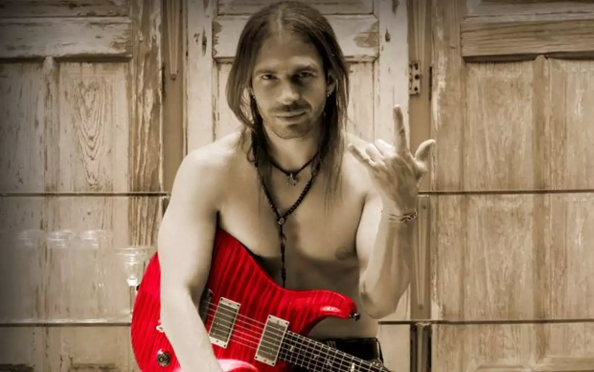 El cantante seguirá con el grupo Maná y espera sacar un disco con ellos proximamente.
