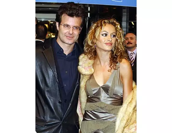 Ricardo dijo a una conocida revista del corazón que él le regaló a Pau la casa de Miamia, la cantante lo negó.