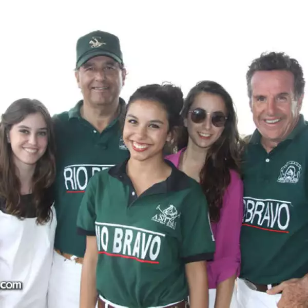 Equipo Río Bravo: Alejandra, Jorge, Mariana y Daniela Bermudez con Jorge Suárez
