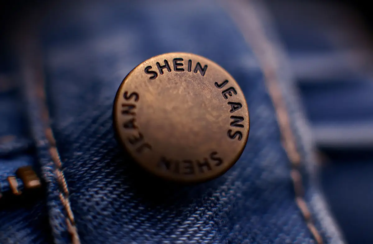 ¿Competencia desleal? Las tiendas que criticaron a SHEIN y Temu también importan de China