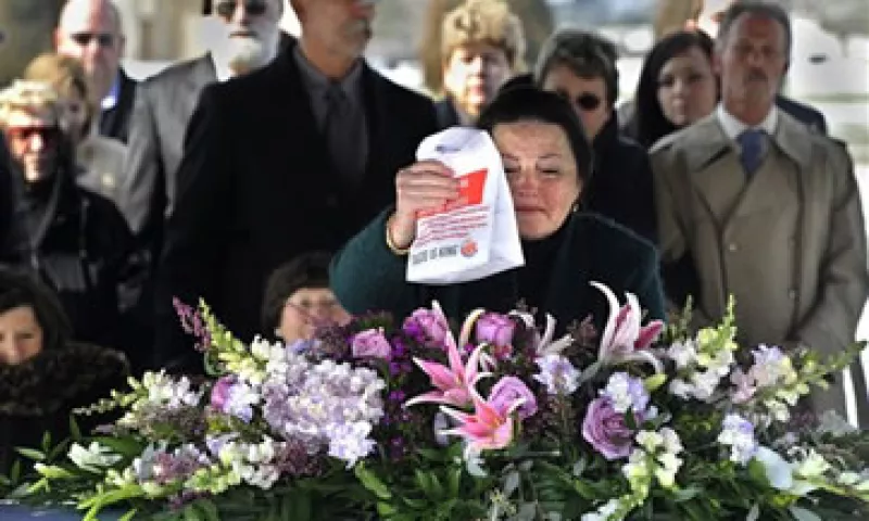 El personal del restaurante preparó 40 hamburguesas para la procesión. (Foto: AP)