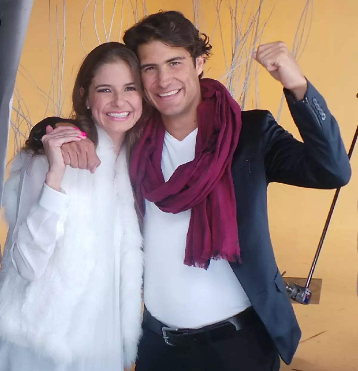 "Somos hermanos" es el tema que Patylu y Alex grabaron especialmente para Navidad. Acompañamos a los cantantes a la grabación del videoclip, donde nos platicaron más de este regalo musical.