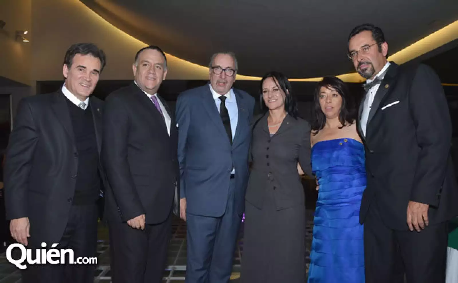 Roberto Alarcón. Miguel Ángel Borja,Frank Devlin,Isabel Sánchez Olguín,Fabiola López,Cesar Castañeda
