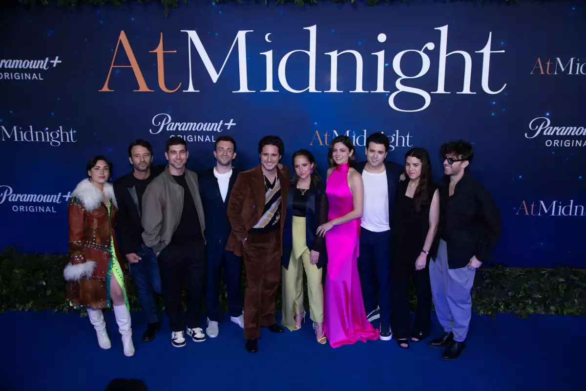 Alfombra roja por el estreno de la pelicula At Midnight en la Ci