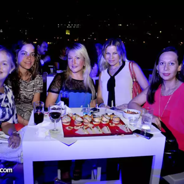 Roberta Domínguez, Erika Manautou de Kahun, Denisse de Pargán, Claudia Torres, Esperanza Garza Zambrano y Adriana Perales
