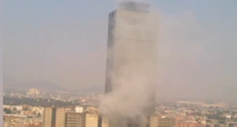 Según los primeros reportes, una falla en una instalación eléctrica habría causado una fuerte explosión que dejó varios heridos.