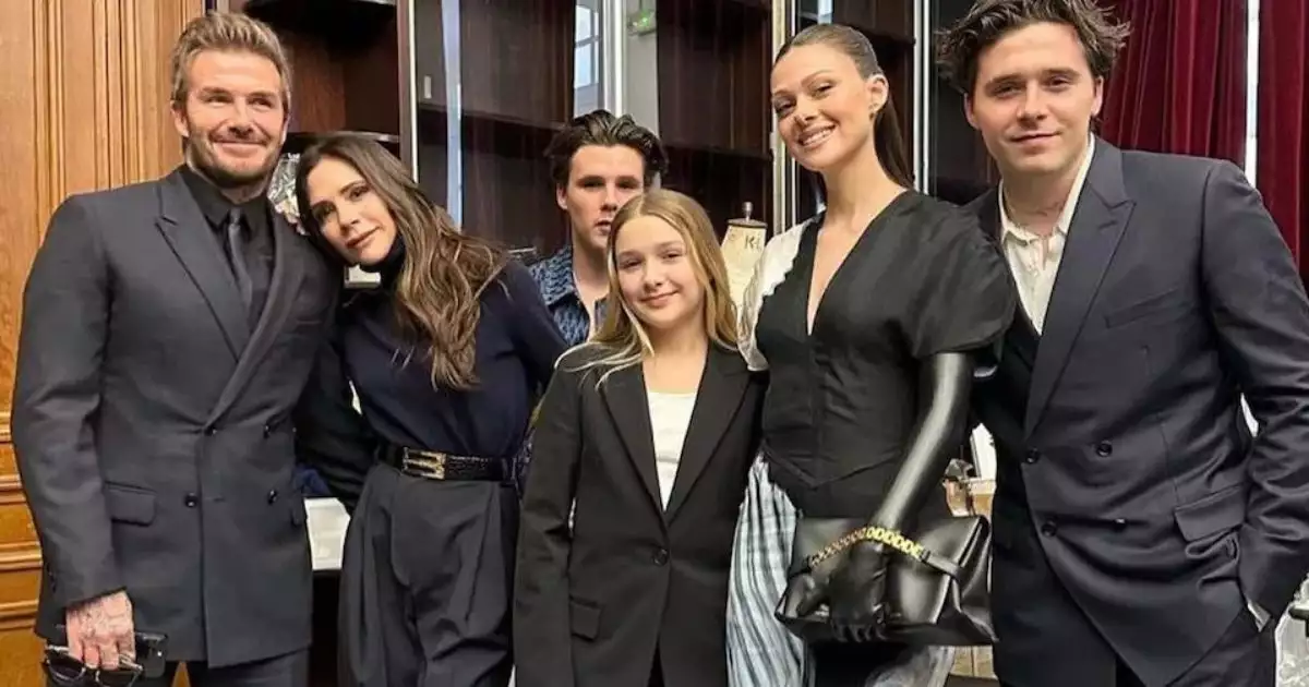 Brooklyn y Nicola con la familia Beckham 