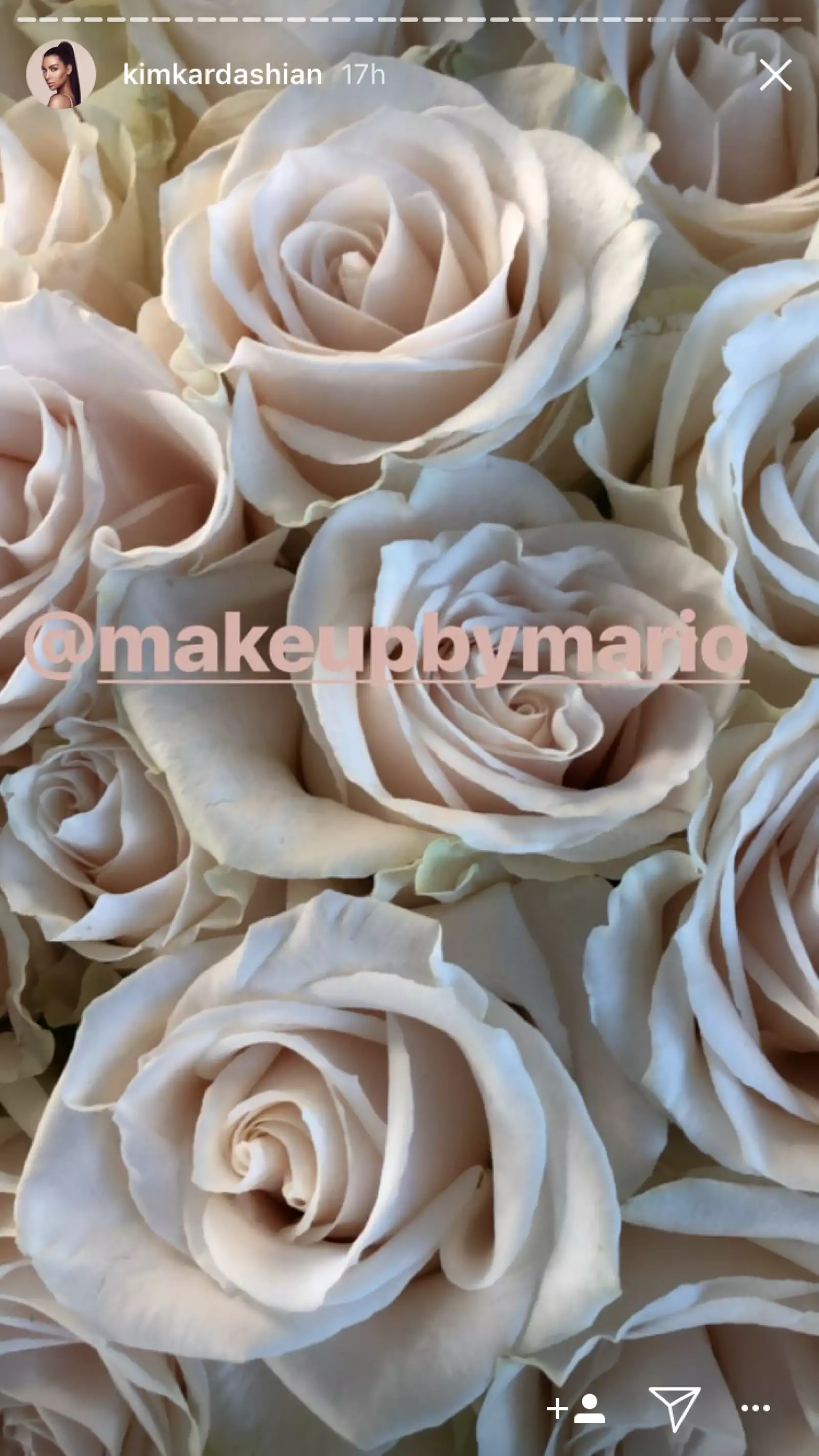 Kim Kardashian recibió decenas de flores por su cumple 37