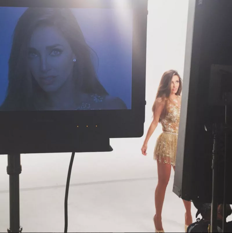 Tras el éxito obtenido con “Rumba” hace un par de meses, la cantante ha dado algunos indicios en su perfil de Instagram de su próxima canción titulada “Boomcha”.