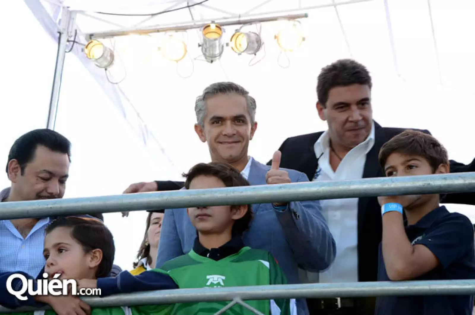Héctor Serrano con Leonardo, Miguel Jr. y Miguel Ángel Mancera y Arturo Elías Ayub con su hijo