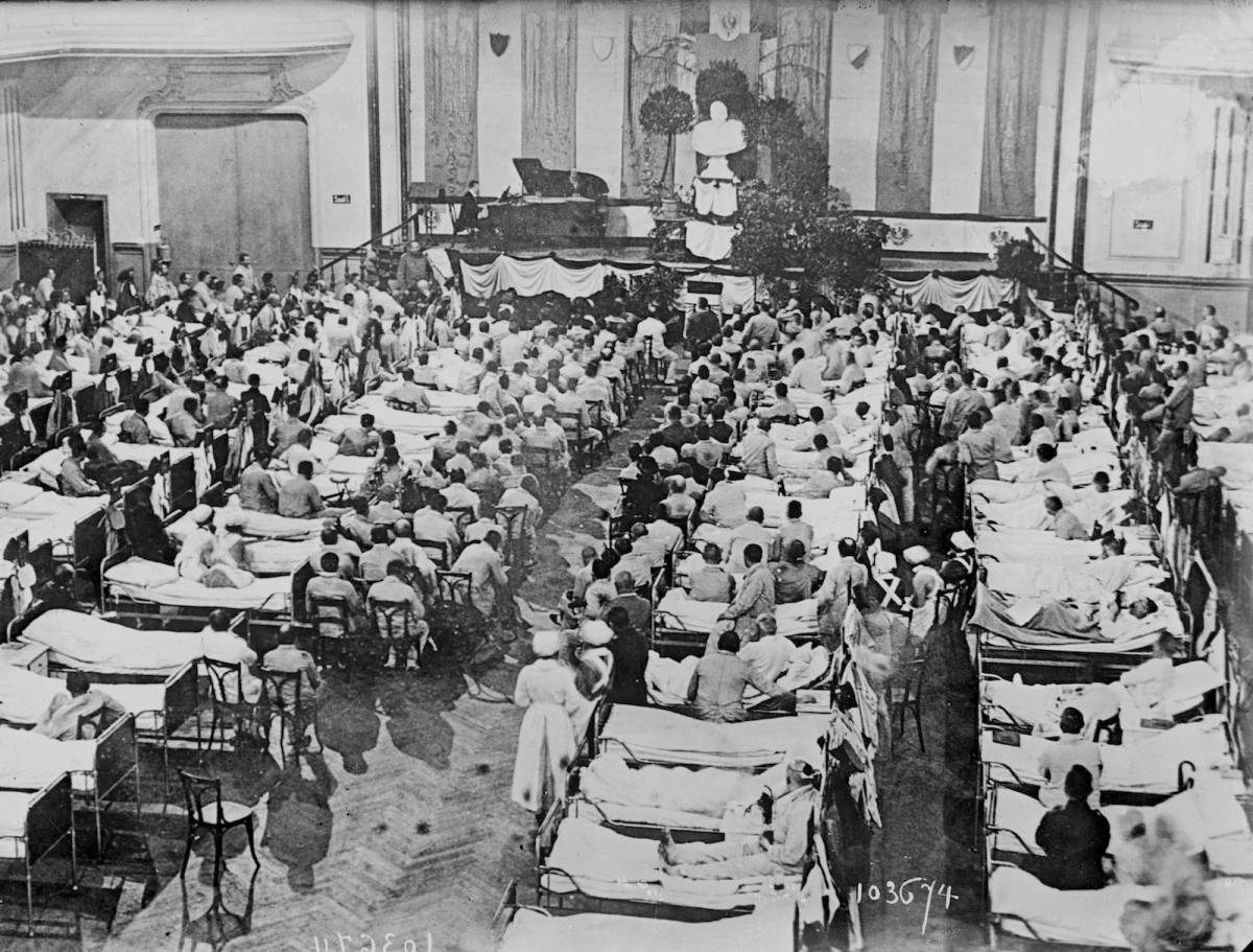 World War I - Ambulance settled in a theatre