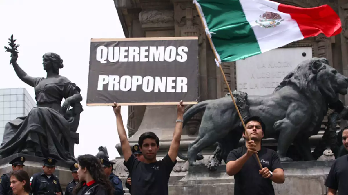 Estudiantes universitarios marchan por la seguridad en av. Reforma