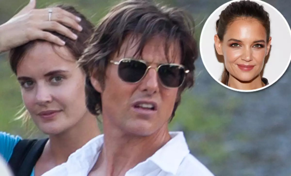 Emily Thomas, la asistente del actor con quien se dijo se iba a comprometer, publicó en Facebook una fotografía con Alex Roberts, su novio verdadero.