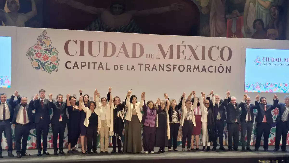 Clara Brugada presenta a su gabinete para CDMX: lo integran 11 mujeres y 10 hombres