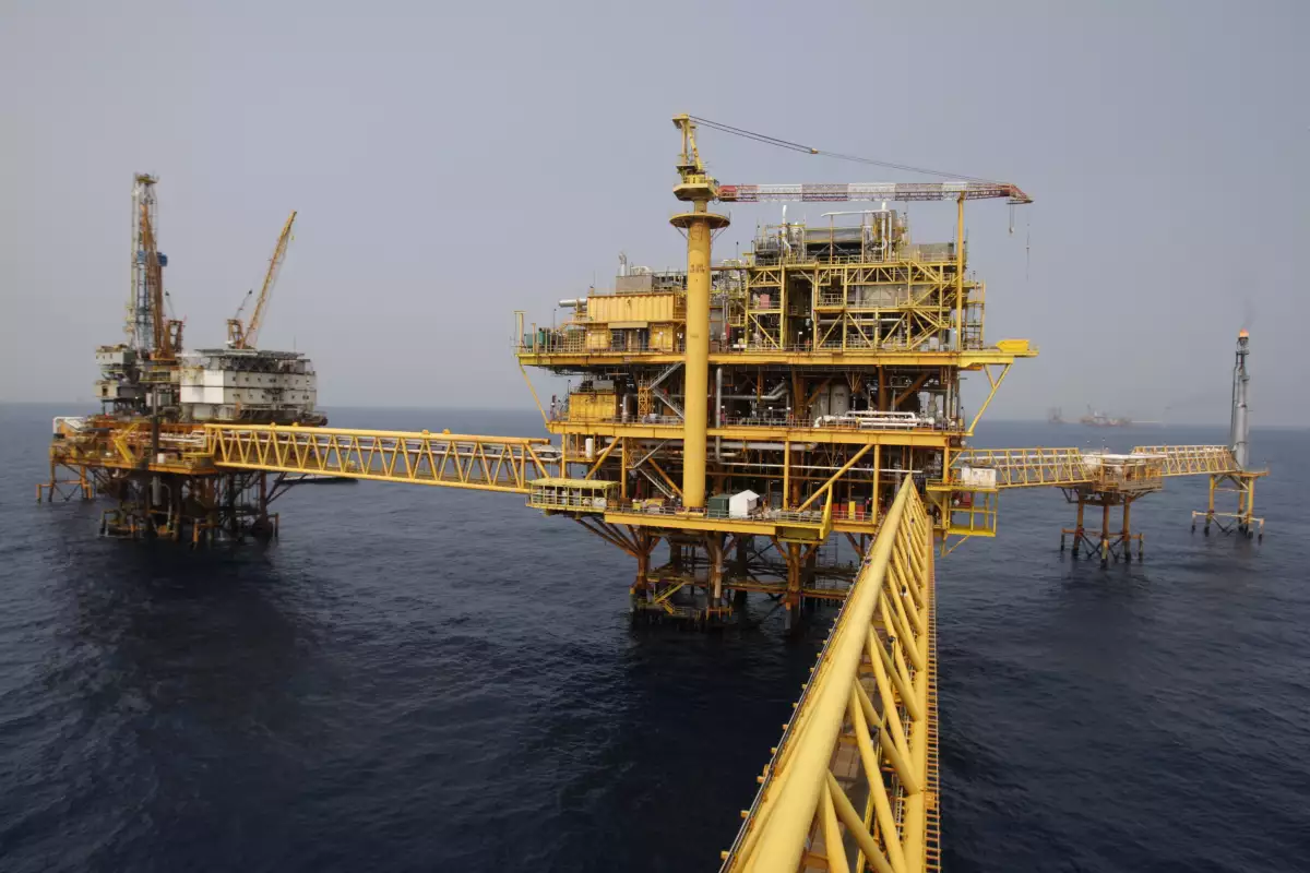 Pemex planteará a su consejo de administración la primera asociación "farm out" con otras empresas para desarrollar el campo Trión en aguas profundas del Golfo de México.