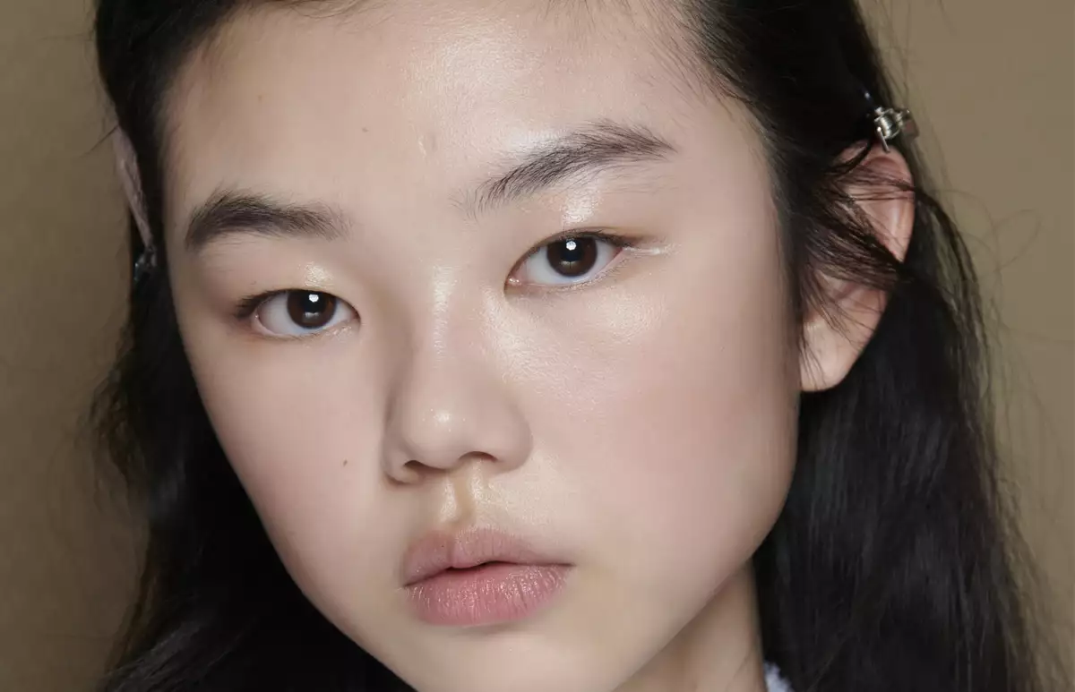 JW ANDERSON S23-MAQUILLAJE-NATURAL-TRUCOS MAQUILLAJE-MINIMALISTA.jpg