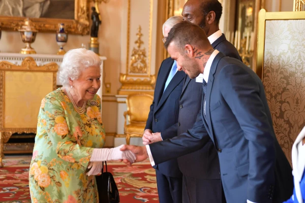 Reina Isabel y David Beckham 4