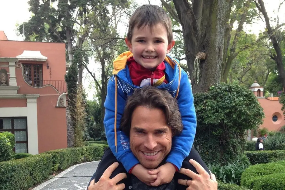 Sebastián Rulli y su hijo Santiago