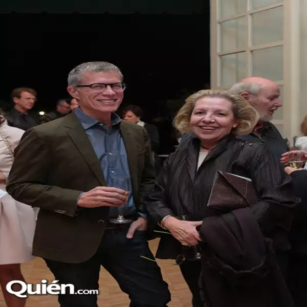 James Oles, Mariane Pérez Amor