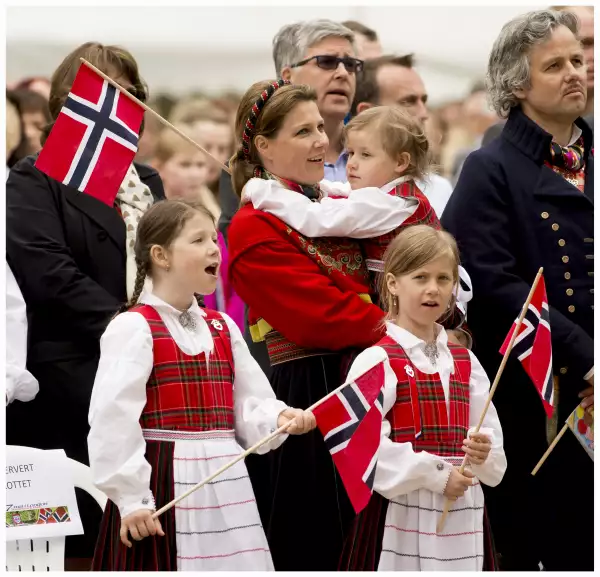Marta Luisa, Maud, Leah, Emma y Ari Behn