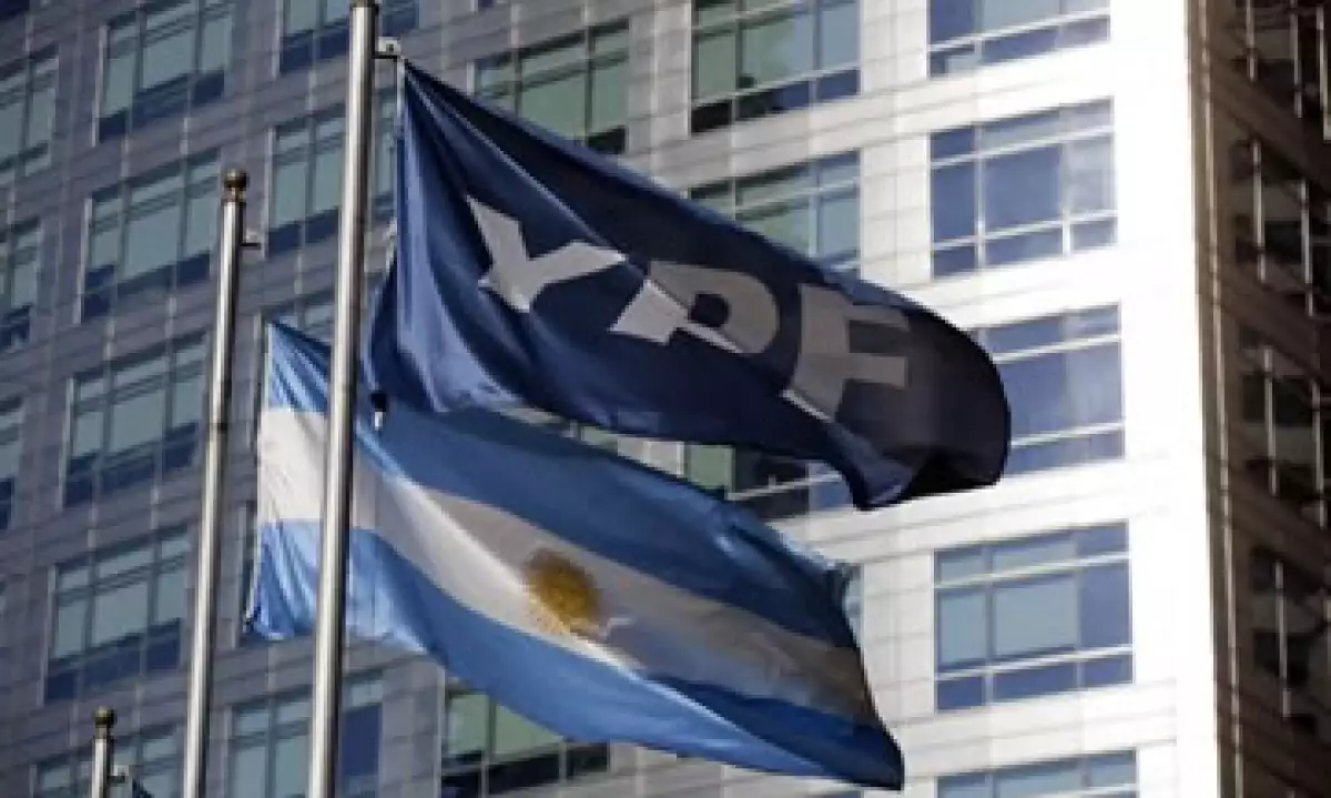 El Gobierno argentino anunció un proyecto de expropiación del 51% de la firma petrolera. (Foto: AP)